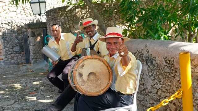 La música dominicana es impensable sin la güira, la tambora y el acordeón. (Foto: Pixabay)