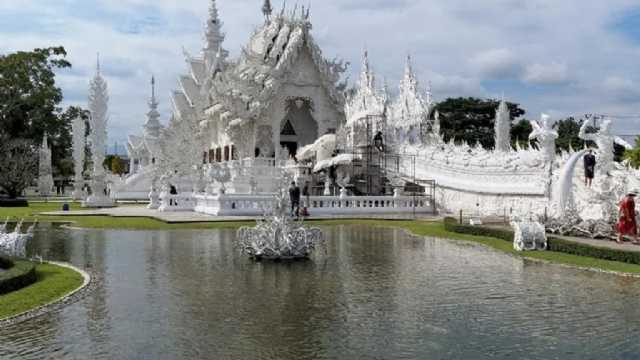 Wat Rong Khun, Templo Blanco en Chiang Rai, Tailandia. (Foto: Wikimedia)