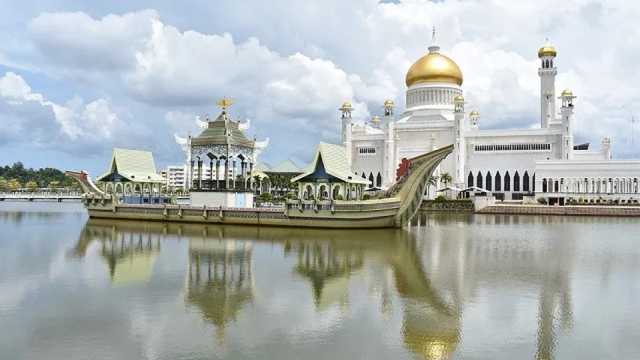 Mezquita del Sultán Omar Ali Saifuddin en Bandar Seri Begawan, capital de Brunéi. (Foto: Pixabay)