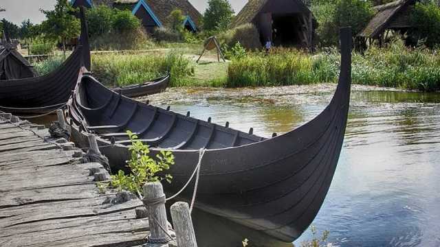 Embarcadero danés con barcos tradicionales vikingos. (Foto: Pixabay)