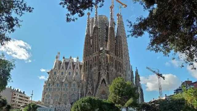 La Sagrada Familia es el edificio más bonito del mundo. (Foto: envato)